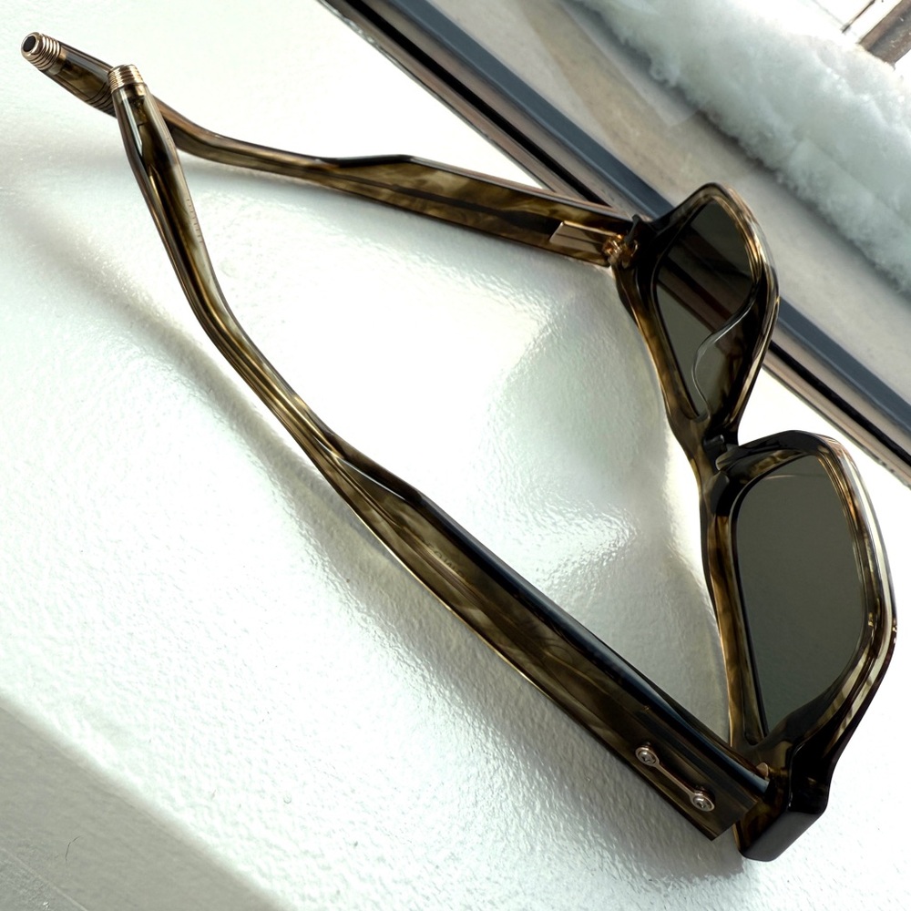 AKONI ‘Columba 50’ Sunglasses in Green Swirl - Picture 9 of 12